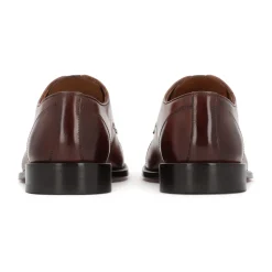 Brune sko med overlappende tæer