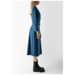 Elegant Midi Kjole med Bådhals