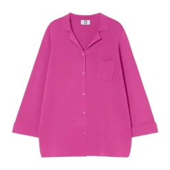 Elegant Strik med Knapdetaljer