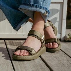 Elegante flade sandaler med Natural Soft Technology