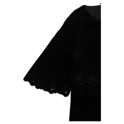 Fløjelskjole med blondeindsatser