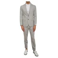 Grå habitbukser, enkeltknappet stil