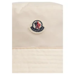 Hat med logo patch