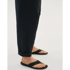 Herre sorte flip-flops.Dette produkt er stort i størrelsen.