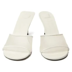 Hvide lædersandaler