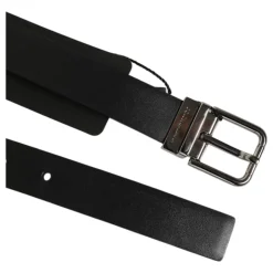 Læderbælte med sølvfarvet spænde og nitter