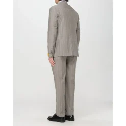 Luksuriøst jakkesæt med rebdetaljer