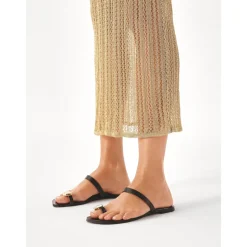 Minimalistiske sorte mules på en flad sål