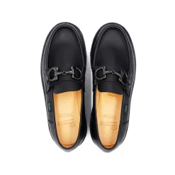 Mocassino i læder med spænder