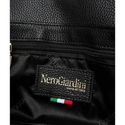 Stilfuld clutch i teknisk materiale