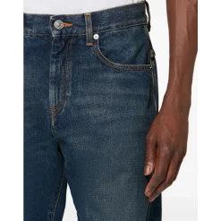Straight Jeans